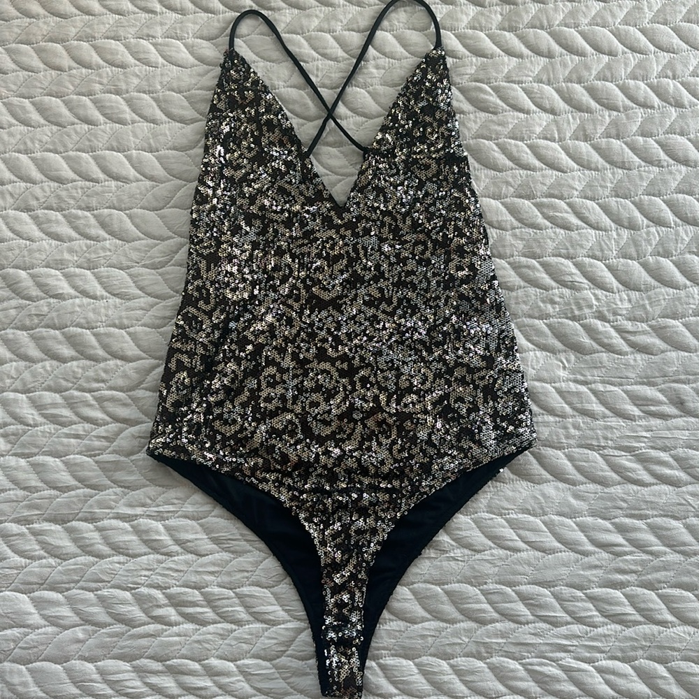 Olivaceous bodysuit Size M